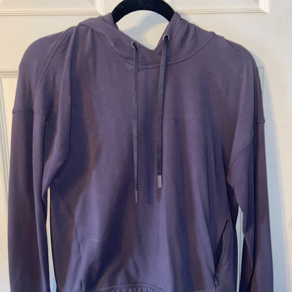 Lululemon Cropped Cross back hoodie - Picture 2 of 6